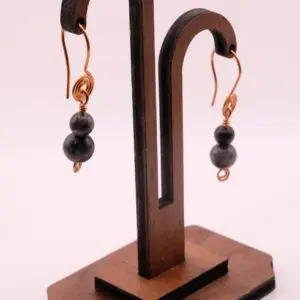 Orecchini in Rame con Larvikite. Prodotto artigianale Skillaly, Made in Italy.
