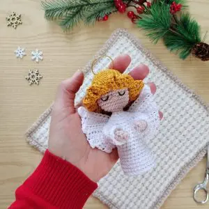 Angelo in cotone fatto a uncinetto | Decorazione dolce pronta consegna. Prodotto autentico Skillaly, Made in Italy.