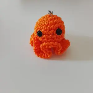 Piccolo polpo arancione portachiavi. Prodotto autentico Skillaly, Made in Italy.